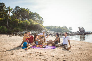 Group of happy friends on a tropical island having fun - Young adults playing together on the beach, summer vacation on a beautiful beach - DMDF04141