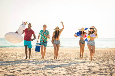 Group of friends having fun on the beach - Young and happy tourists bonding outdoors, enjoying summertime - DMDF04205