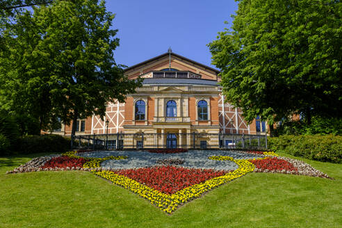 Germany, Bavaria, Bayreuth, Flowers blooming in garden of Bayreuth Festival Theatre - LBF03844