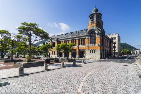 Japan, Präfektur Fukuoka, Kitakyushu, Altes Gebäude im Bezirk Mojiku - THAF03222