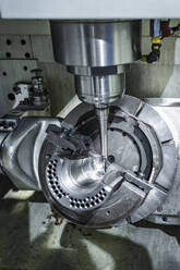 Bohrer zur Metallbearbeitung mit Maschinen in der Industrie - AAZF00962