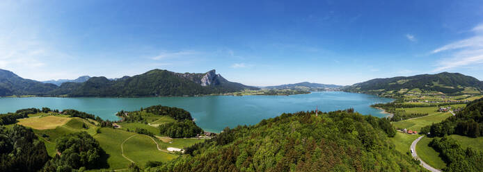 Österreich, Oberösterreich, Pichl Auhof, Panoramablick auf den Mondsee im Sommer - WWF06337