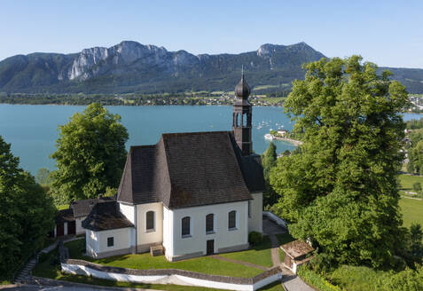 Österreich, Oberösterreich, Mondsee, Kirche von Mariahilf im Sommer - WWF06343