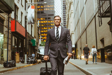 Senior corporate manager with elegant suit outdoors - Businessman in New York - DMDF04367