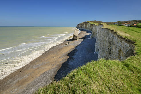 Chalk cliffs on Atlantic coasts on sunny day - ANSF00578