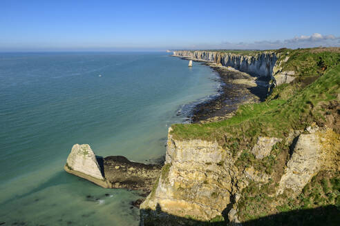 Chalk cliffs at Atlantic coasts under blue sky on sunny day - ANSF00609