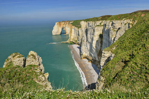 Chalk cliffs with natural arch under sky on sunny day - ANSF00620