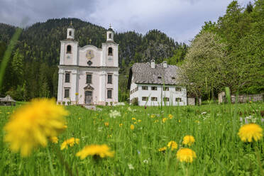 Kirche Maria Kirchental in der Nähe des Hauses vor den Bergen - ANSF00632