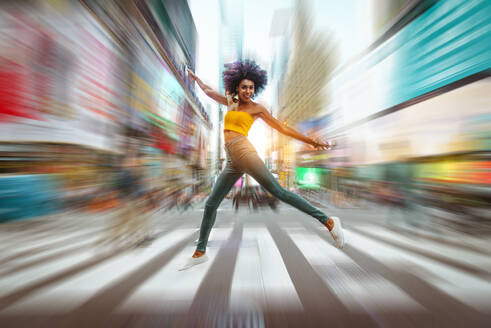 Happy african american woman smiling. Beautiful young female walking and having fun in New York city - DMDF04755