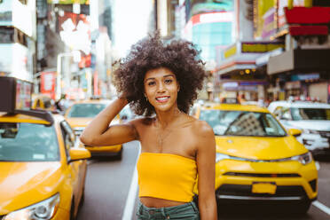 Happy african american woman smiling. Beautiful young female walking and having fun in New York city - DMDF04757