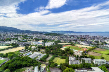 Japan, Präfektur Oita, Beppu, Luftaufnahme von Wolken über der Stadt auf der Insel Kyushu - THAF03230