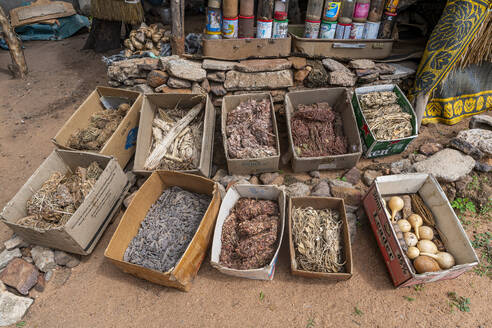 Local roots and leaves, traditional medicine market, Garoua, Northern Cameroon, Africa - RHPLF27433