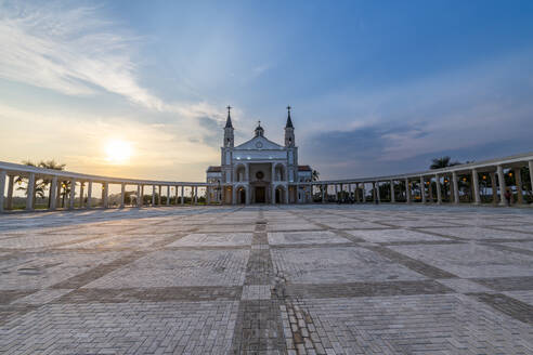 Basilika der Unbefleckten Empfängnis, Mongomo, Rio Muni, Äquatorialguinea, Afrika - RHPLF27458