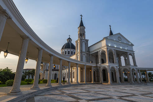 Basilika der Unbefleckten Empfängnis, Mongomo, Rio Muni, Äquatorialguinea, Afrika - RHPLF27459