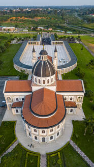 Luftaufnahme der Basilika der Unbefleckten Empfängnis, Mongomo, Rio Muni, Äquatorialguinea, Afrika - RHPLF27466