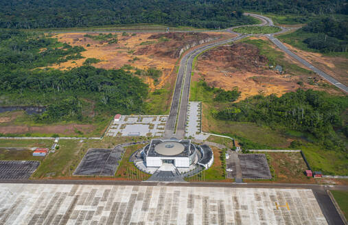 Flughafen von Mengomeyen, Ciudad de la Paz, Rio Muni, Äquatorialguinea, Afrika - RHPLF27670