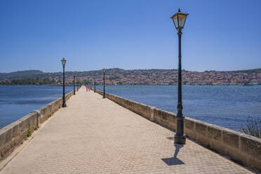 Blick auf Argostoli und die De-Bosset-Brücke, Hauptstadt von Kephalonia, Kefalonia, Ionische Inseln, Griechische Inseln, Griechenland, Europa - RHPLF27857