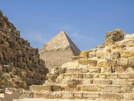 Pyramid of Khafre, UNESCO World Heritage Site, near Cairo, Egypt, North Africa, Africa - RHPLF27913