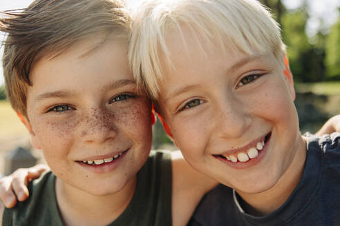 Portrait of happy boy with blond male friend at summer camp - MASF39398