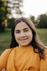 Portrait of smiling girl with long hair - MASF39538