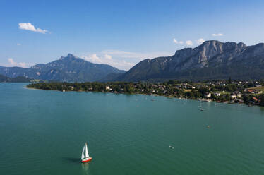 Austria, Upper Austria, Drone view of Mondsee lake, surrounding village and Schafberg mountain - WWF06393