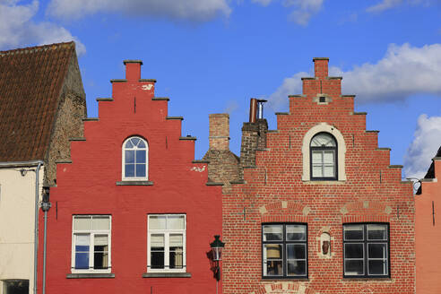 Belgium, West Flanders, Bruges, Facades of historic townhouses - JTF02379