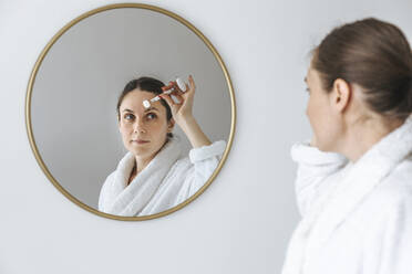 Woman Looking At Mirror While Hooking Her Bra Imagem e Fotografia Gratuitas  26235932.