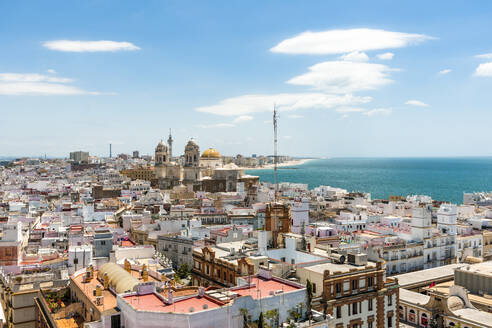 Spanien, Andalusien, Cadiz, Wohnviertel der Küstenstadt - EGBF00938