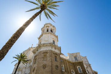 Spanien, Andalusien, Cadiz, Glockenturm der Kathedrale von Cadiz - EGBF00940