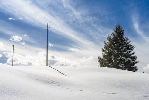 Österreich, Vorarlberg, Telefonmasten in den Allgäuer Alpen - EGBF00948