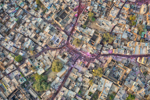 Aerial view of Shri Raas Bihari Temple during the Holy colour festival in Barsana, Uttar Pradesh, India. - AAEF21927