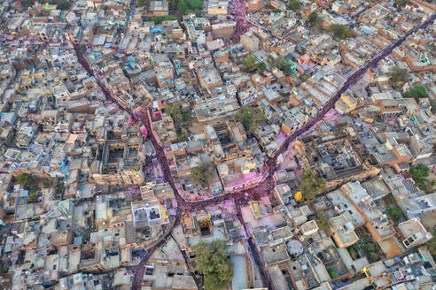 Aerial view of Shri Raas Bihari Temple during the Holy colour festival in Barsana, Uttar Pradesh, India. - AAEF21928