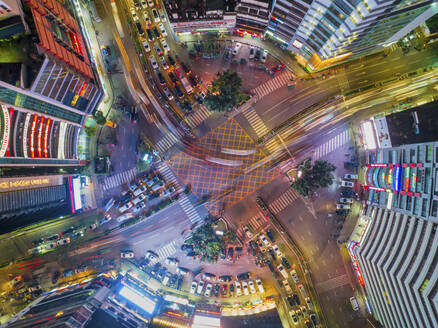 Aerial view of a roundabout with vehicles in Dhaka City with residential area at night, Dhaka, Bangladesh. - AAEF21984