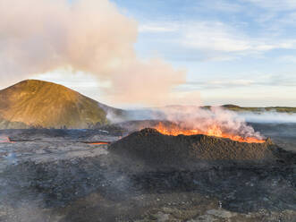 Aerial view of Litli-Hrutur (Little Ram) Volcano during an eruption on Fagradalsfjall volcanic area in southwest Iceland, it's a fissure eruption started on the Reykjanes Peninsula, Iceland. - AAEF22254