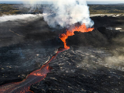 Aerial view of Litli-Hrutur (Little Ram) Volcano during an eruption on Fagradalsfjall volcanic area in southwest Iceland, it's a fissure eruption started on the Reykjanes Peninsula, Iceland. - AAEF22285