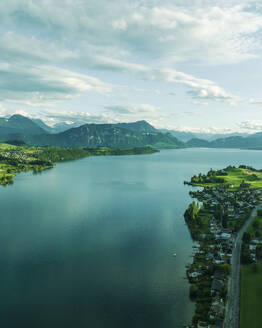 Luftaufnahme des Vierwaldstättersees bei Sonnenuntergang, von Kussnacht am Rigi, Schwyz, Schweiz. - AAEF22527