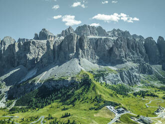 Luftaufnahme von Passo Gardena in den Dolomiten, Trentino, Südtirol, Italien. - AAEF22662