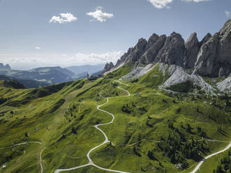 Luftaufnahme von Passo Gardena in den Dolomiten, Trentino, Südtirol, Italien. - AAEF22681