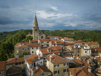 Luftaufnahme der Altstadt von Groznjan in Istrien, Kroatien. - AAEF22917