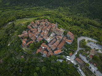 Luftaufnahme der Altstadt von Groznjan in Istrien, Kroatien. - AAEF22924