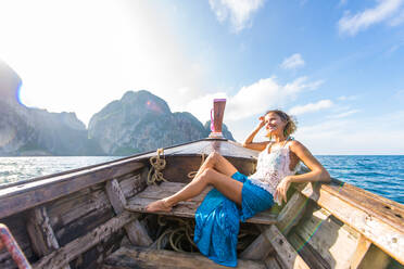 Beautiful woman on a long-tail boat in Phi Phi Island, Thailand - Young pretty girl on summer vacation in south-eastern asia - DMDF04912