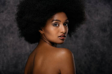 Portrait of pretty afro american woman in a studio for a beauty session - Beautiful girl posing on colored background - DMDF05039