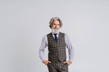 Senior hipster man with stylish suit portrait - DMDF05200