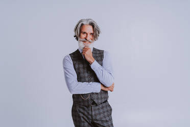 Senior hipster man with stylish suit portrait - DMDF05205