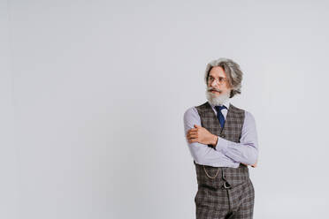 Senior hipster man with stylish suit portrait - DMDF05210