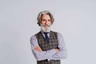 Senior hipster man with stylish suit portrait - DMDF05214