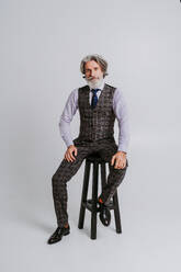 Senior hipster man with stylish suit portrait - DMDF05215