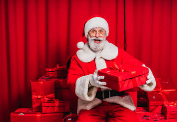 Santa Claus portrait, Christmas and newyear festive days concepts - DMDF05297