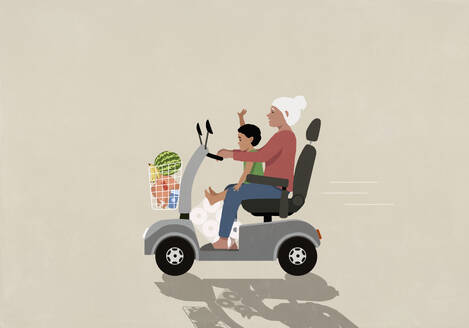 Großmutter und glücklicher Enkel beim Lebensmitteleinkauf im motorisierten Rollstuhl - FSIF06600