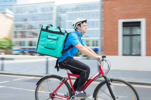 Courier On Bicycle Delivering Food In City - INGF12126